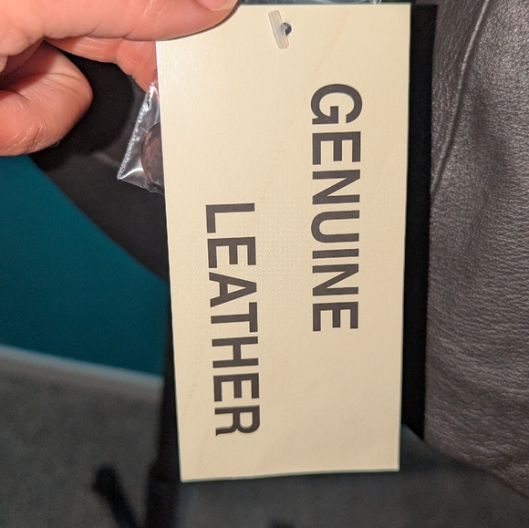 Women's Black 100% Leather Jacket - Picture 9 of 10